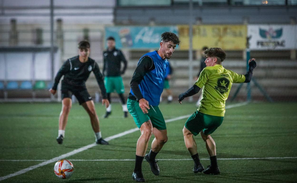 Lance en el desarrollo de uno de los ejercicios de entrenamiento del Atarfe Industrial. 