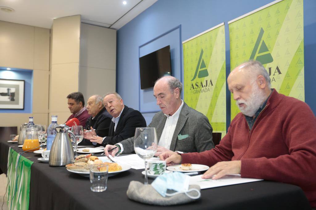 Los miembros de la junta directiva de ASAJA José Antonio Mesa, Fernando López Cortázar, el presidente de ASAJA Granada José Hita Castro, el secretario general Manuel del Pino y Enrique Alguacil. 