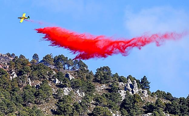 Labores de extinción en le paraje de la Cruz de Víznar