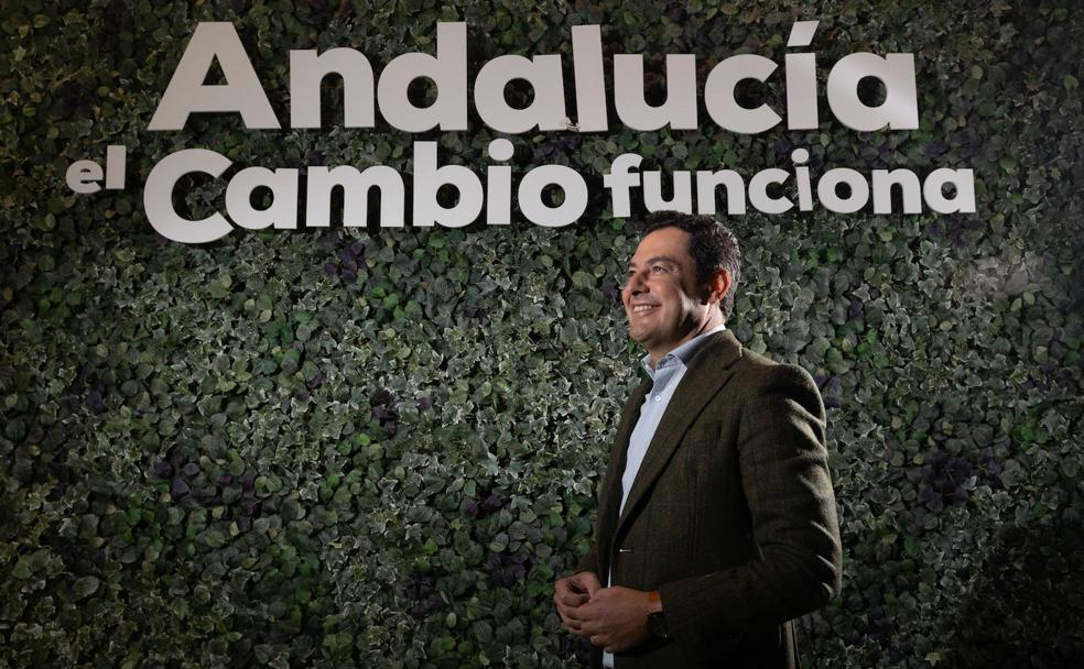 Juanma Moreno, ayer, en el Palacio de Congresos de Granada.