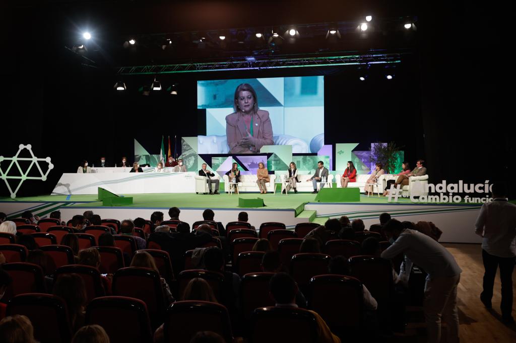 Ambiente en el congreso del PP andaluz en el Palacio de Congresoos