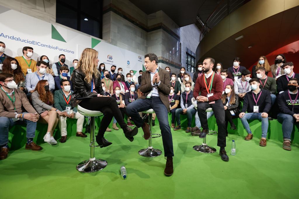 Ambiente en el congreso del PP andaluz en el Palacio de Congresoos