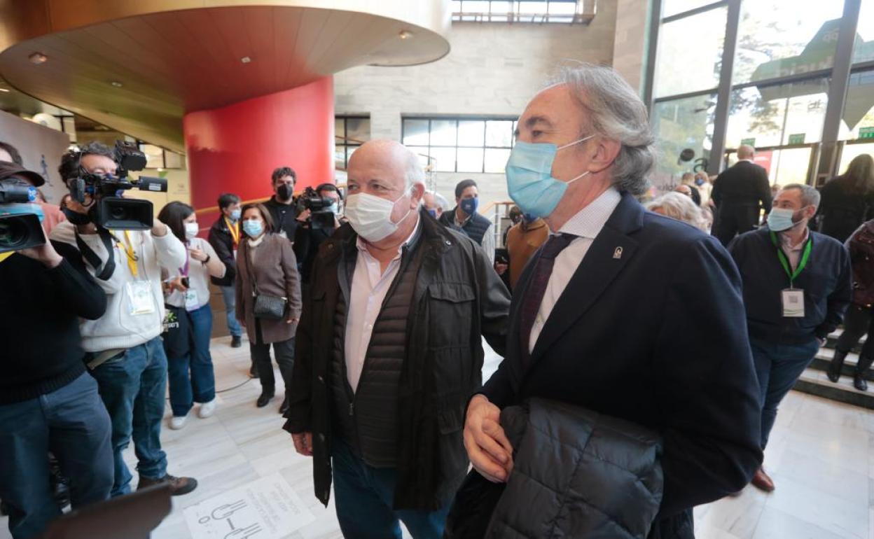 Jesús Aguirre en el congreso del PP en Granada