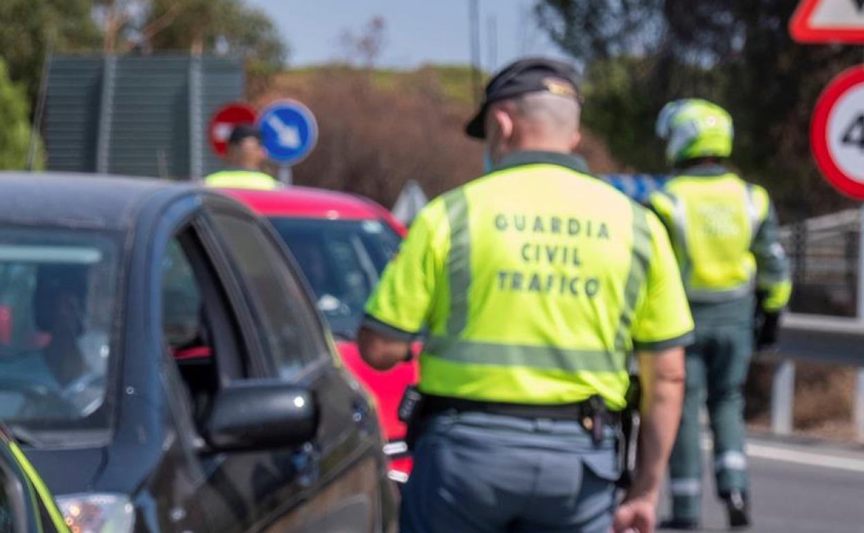 Una colisión múltiple en Granada se salda con cuatro heridos evacuados al hospital