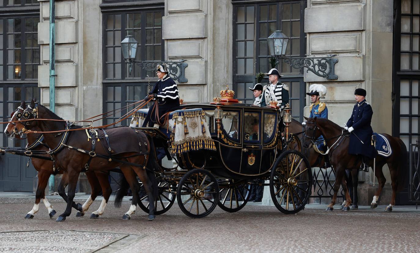 Felipe VI y el rey Carlos Gustavo a su llegada al Palacio Real de Estocolmo