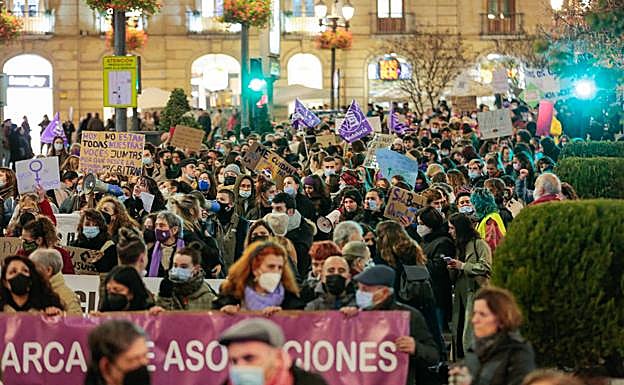 Imagen principal - 25-N | Granada grita no, no, no y dos mil veces no