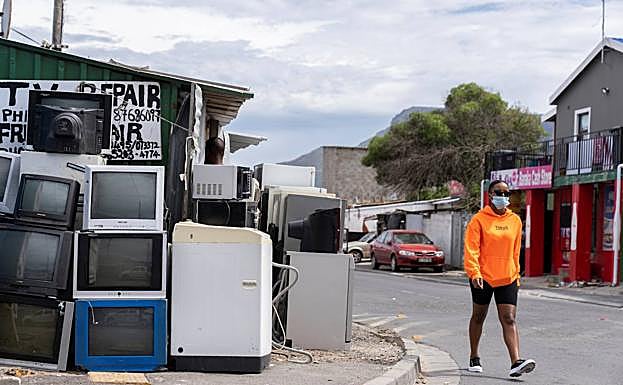Sudáfrica detecta una nueva variante del covid con múltiples mutaciones que podría resistir a la vacuna