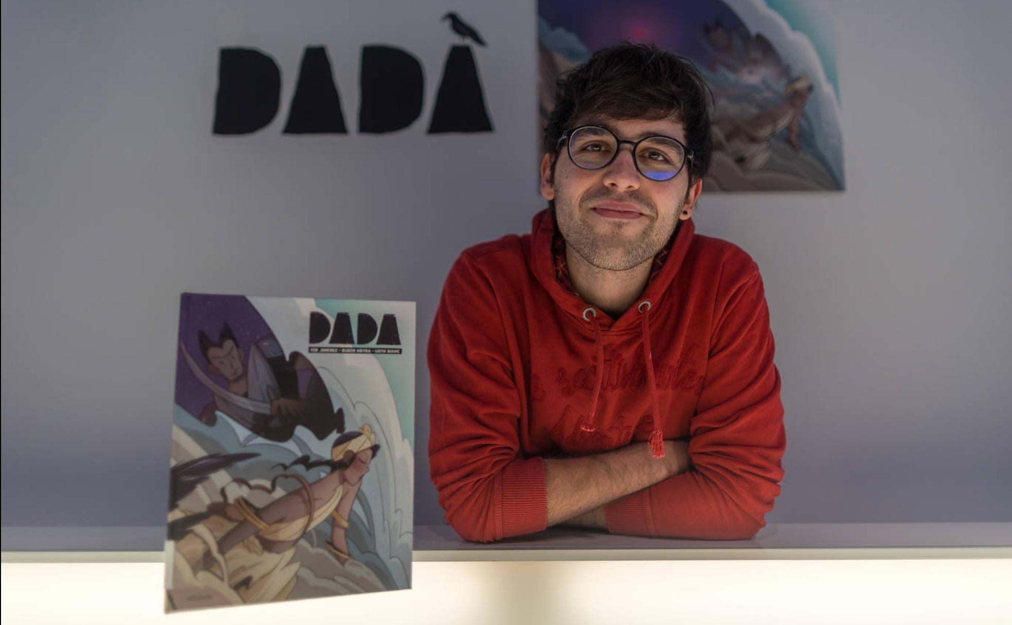 Rubén Koyra, con su cómic 'Dada', en lal Biblioteca de Andalucía. 
