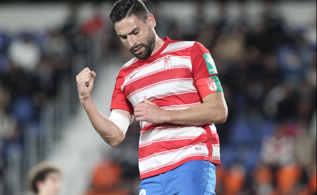 Puertas celebra su gol en Tenerife, que fue el tercero de su equipo. 
