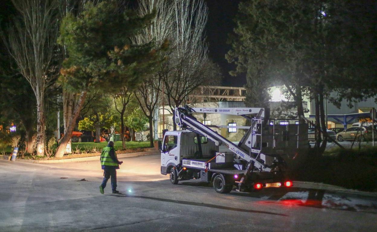 Imagen de un camión en la entrada de la planta de tratamiento de Alhendín