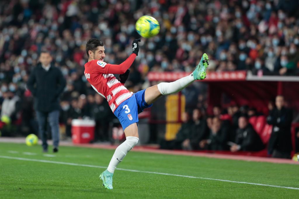 Los jugadores del Granada celebran el gol de Puertas para el 1-0. 