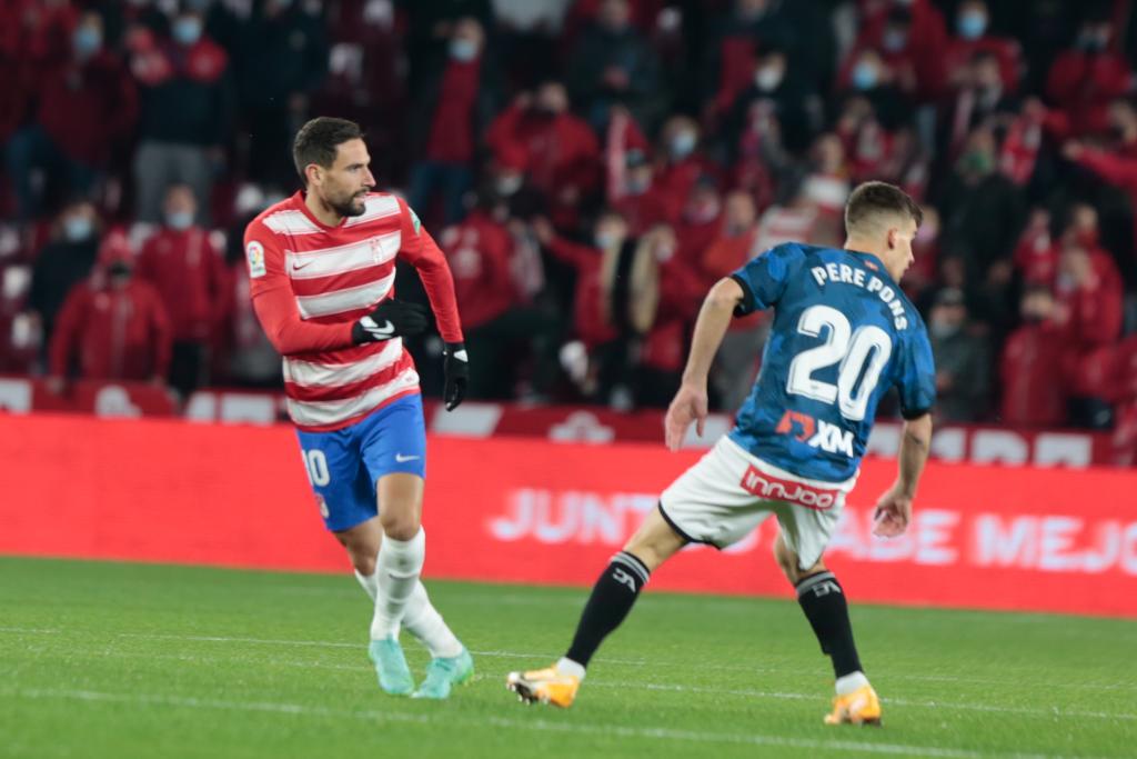 Los jugadores del Granada celebran el gol de Puertas para el 1-0. 