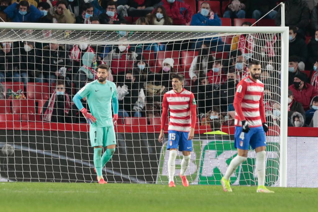 Los jugadores del Granada celebran el gol de Puertas para el 1-0. 