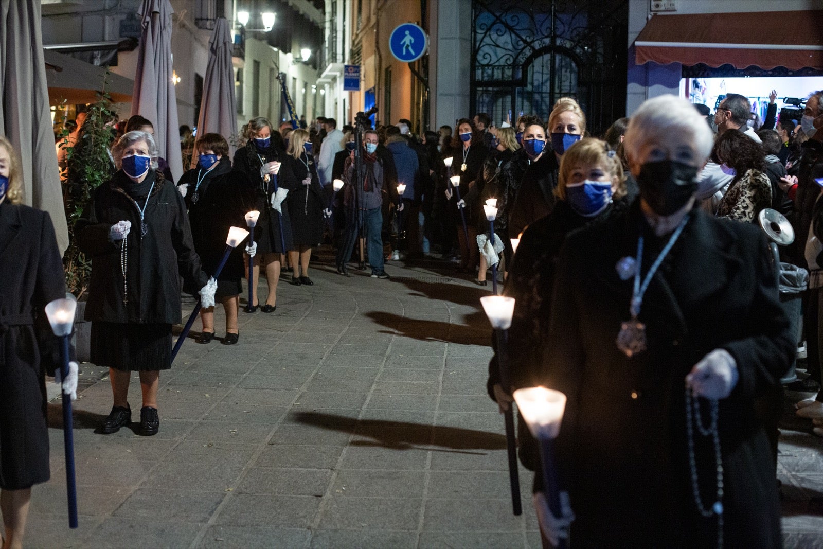 Gójar sale a la calle para procesionar a la Divina Pastora.