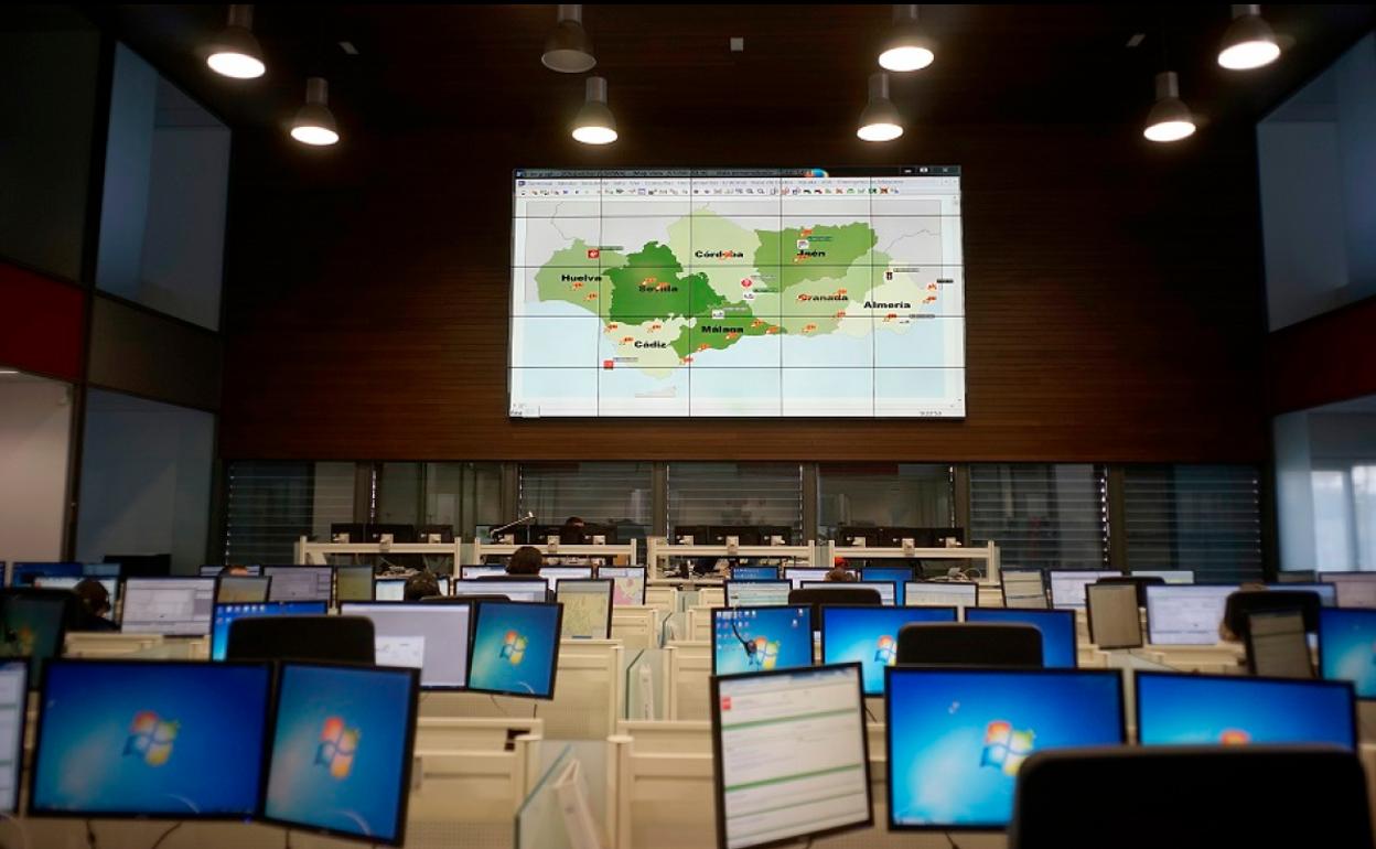 Dos ancianos trasladados al hospital tras el incendio de una vivienda en Los Guájares