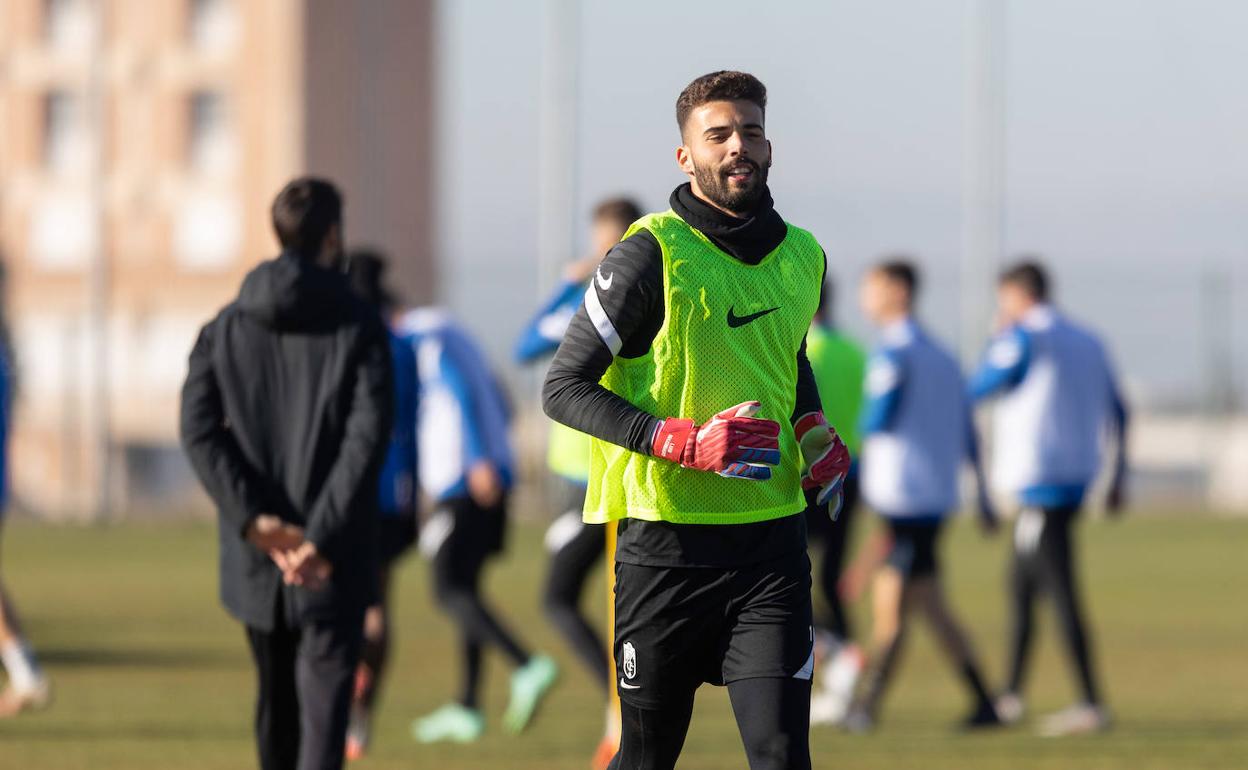 Luís Maximiano, portero del Granada, fue el único futbolista por el que el club pagó traspaso con cargo a la temporada 2021/22. 