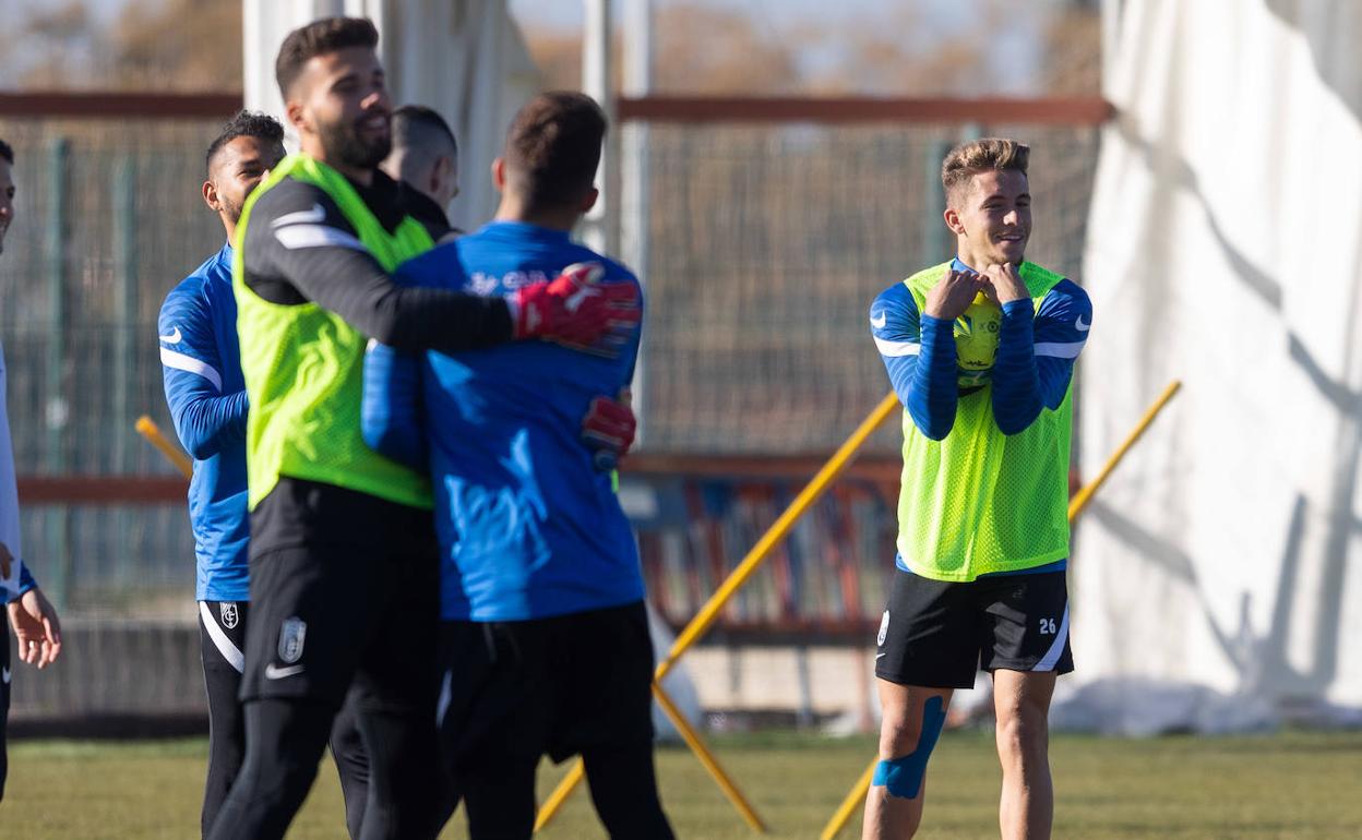 El canterano Isma Ruiz, a la derecha, es uno de los recuperados para la causa. 