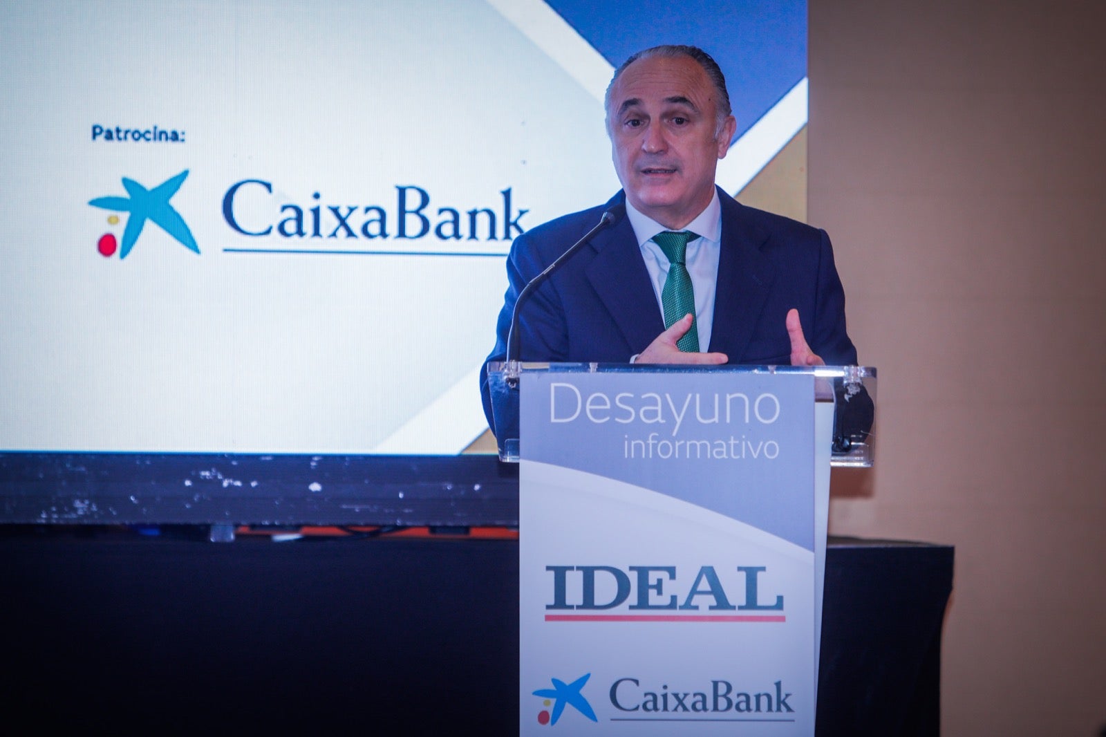 La consejera de Agricultura ha abordado este viernes los retos del sector agrícola en Granada y Andalucía