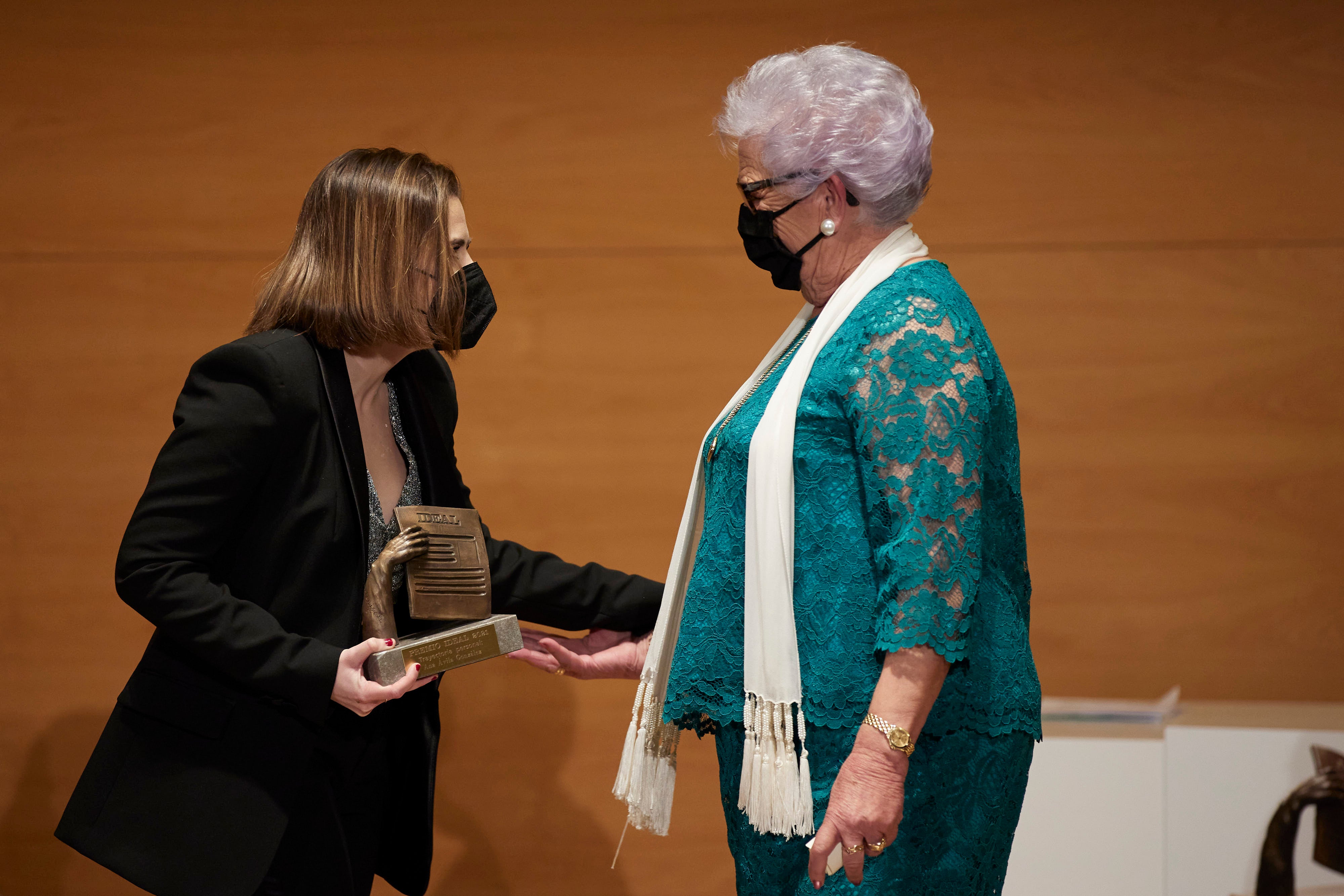 Homenajeados, autoridades e invitados en la gala de entrega de los Premios Ideales 2021.