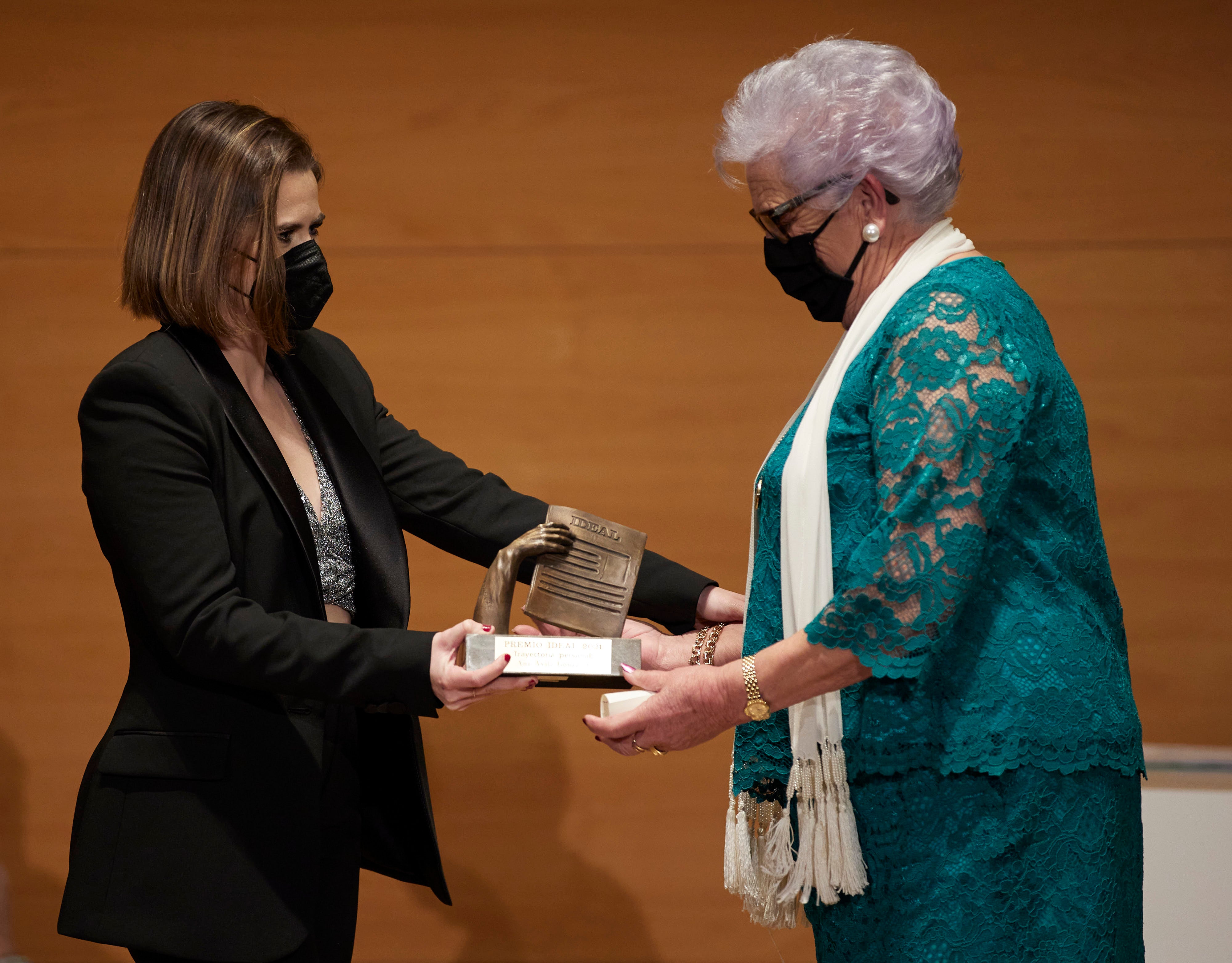 Homenajeados, autoridades e invitados en la gala de entrega de los Premios Ideales 2021.
