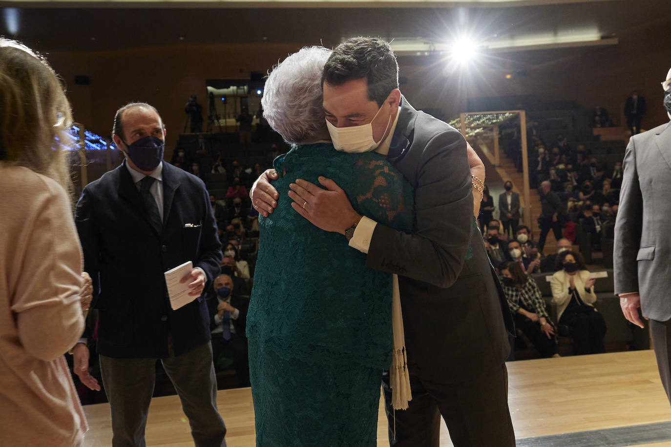 Homenajeados, autoridades e invitados en la gala de entrega de los Premios Ideales 2021.