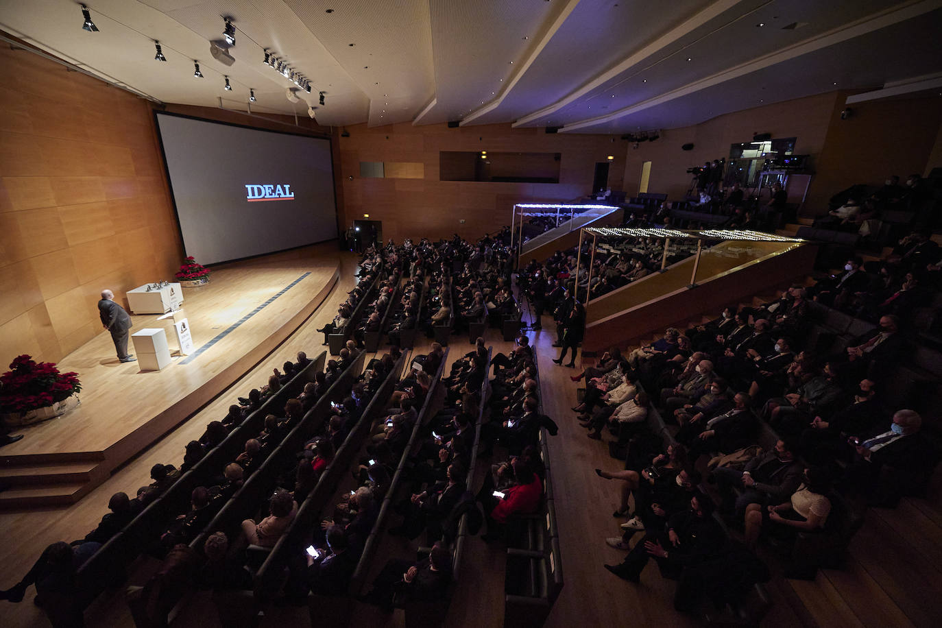Homenajeados, autoridades e invitados en la gala de entrega de los Premios Ideales 2021.