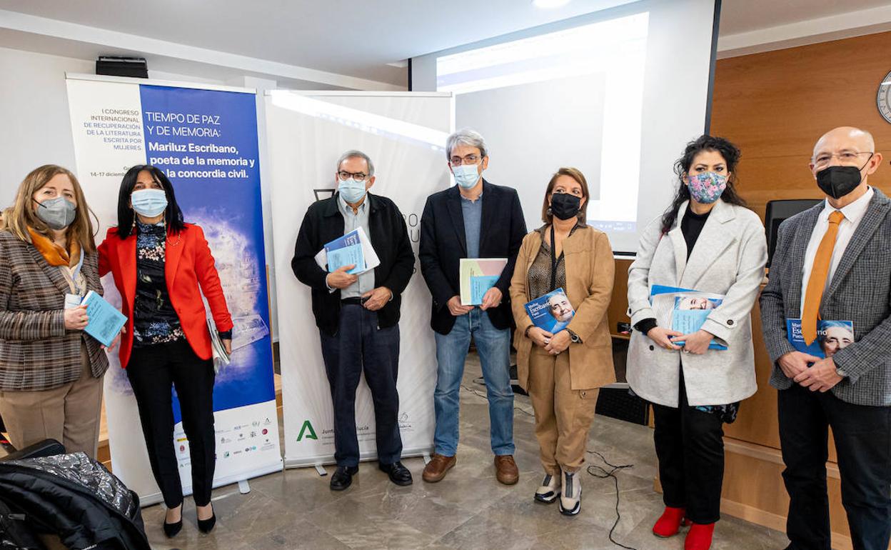 emedios Sánchez, Inmaculada López, Manuel Rico, Javier Villoria, Marisa Hernández, Eva Díaz y Manuel Gahete, en el acto inaugural.
