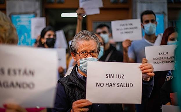 Denuncian que los cortes de luz afectan «de forma gravísima» a la salud de los vecinos de la Zona Norte