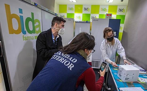 Llamamiento de la Junta a los padres y madres que van a vacunar a sus hijos