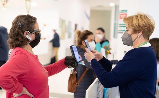 Los hosteleros andaluces esperan que el TSJA dé marcha atrás y apruebe el pasaporte covid