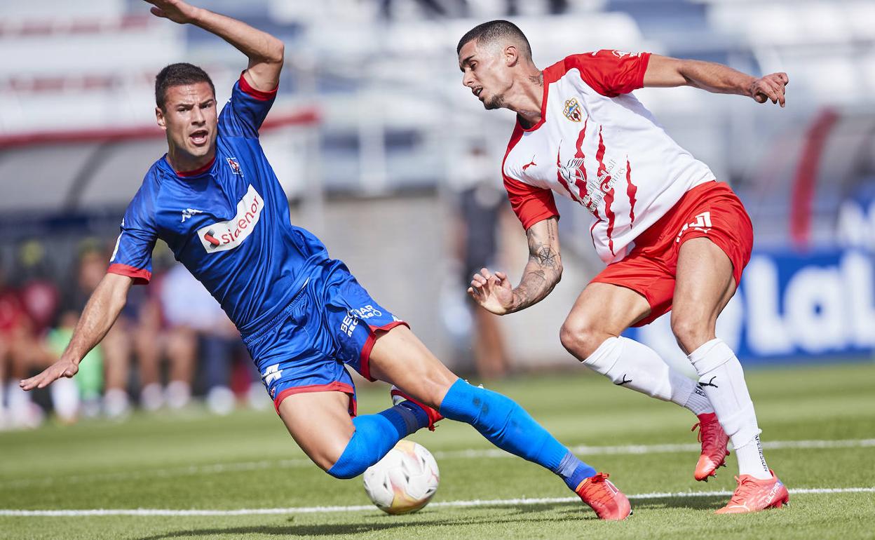 El Almería comenzó ganando ante el Amorebieta en Liga, para terminar perdiendo. 