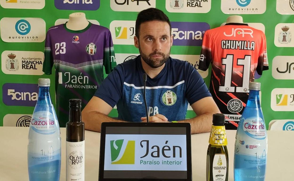 Pedro Bolaños, entrenador del Atlético Mancha Real, en una rueda de prensa anterior. 