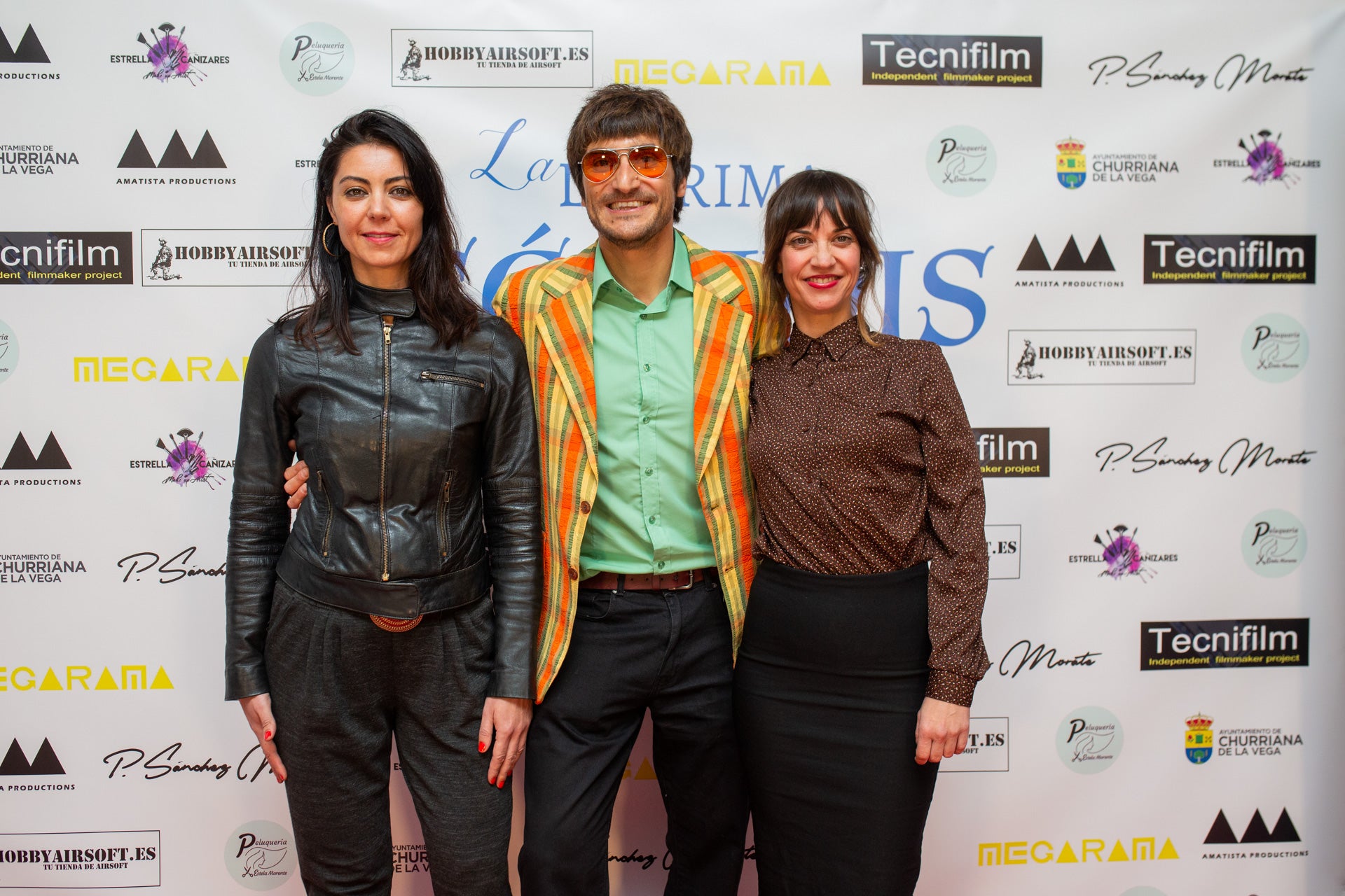 EL director de cine Juanfran López, segundo por la izquierda, junto a uno de los actores y los miembros de Pelomono, autores de parte de la BSO. 