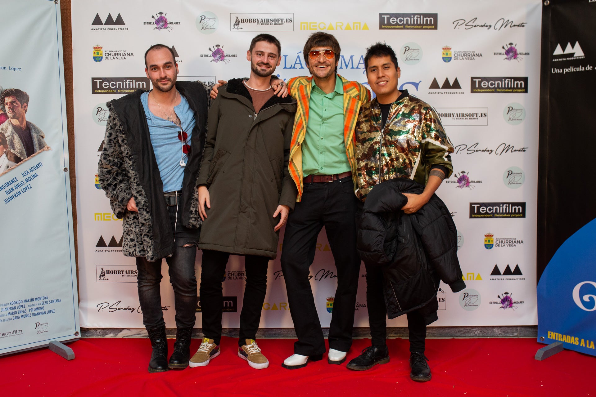 EL director de cine Juanfran López, segundo por la izquierda, junto a uno de los actores y los miembros de Pelomono, autores de parte de la BSO. 