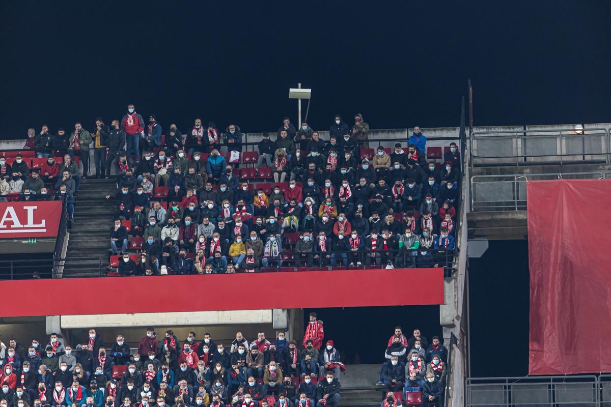 Fotos: Encuéntrate en la grada del Granada-Atlético de Madrid