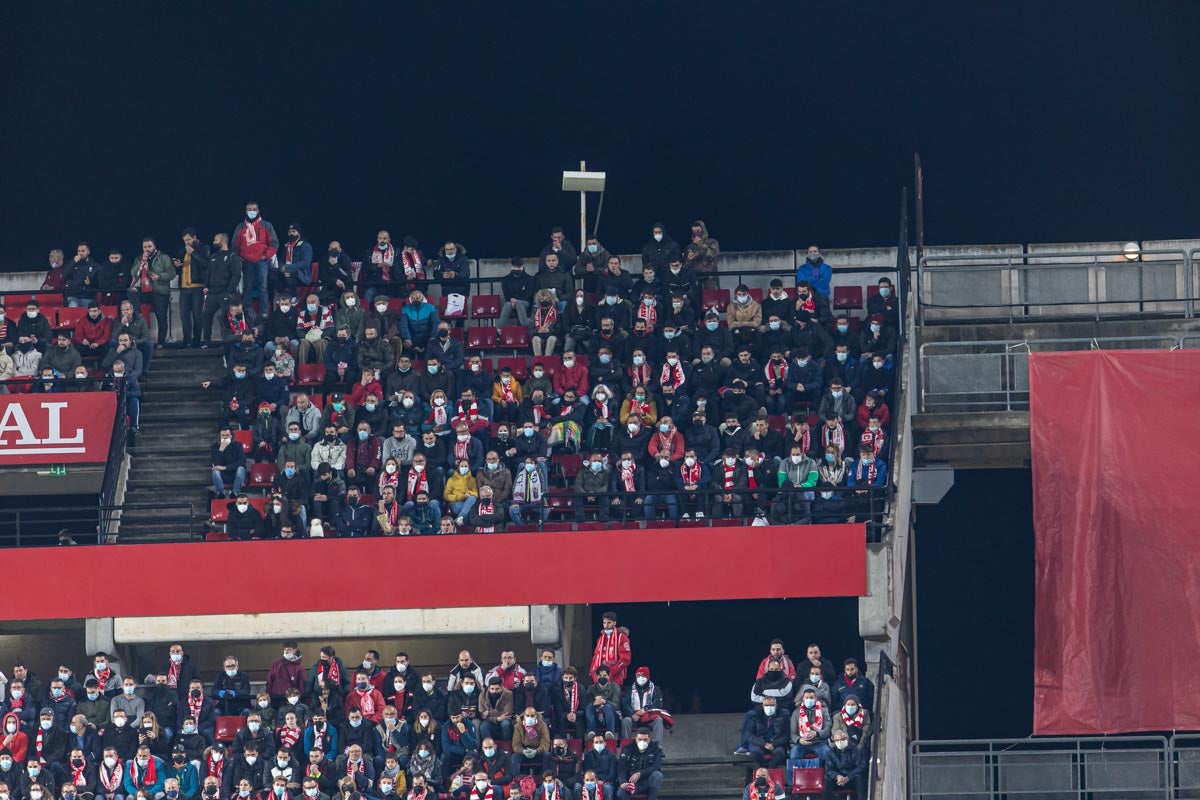 Fotos: Encuéntrate en la grada del Granada-Atlético de Madrid
