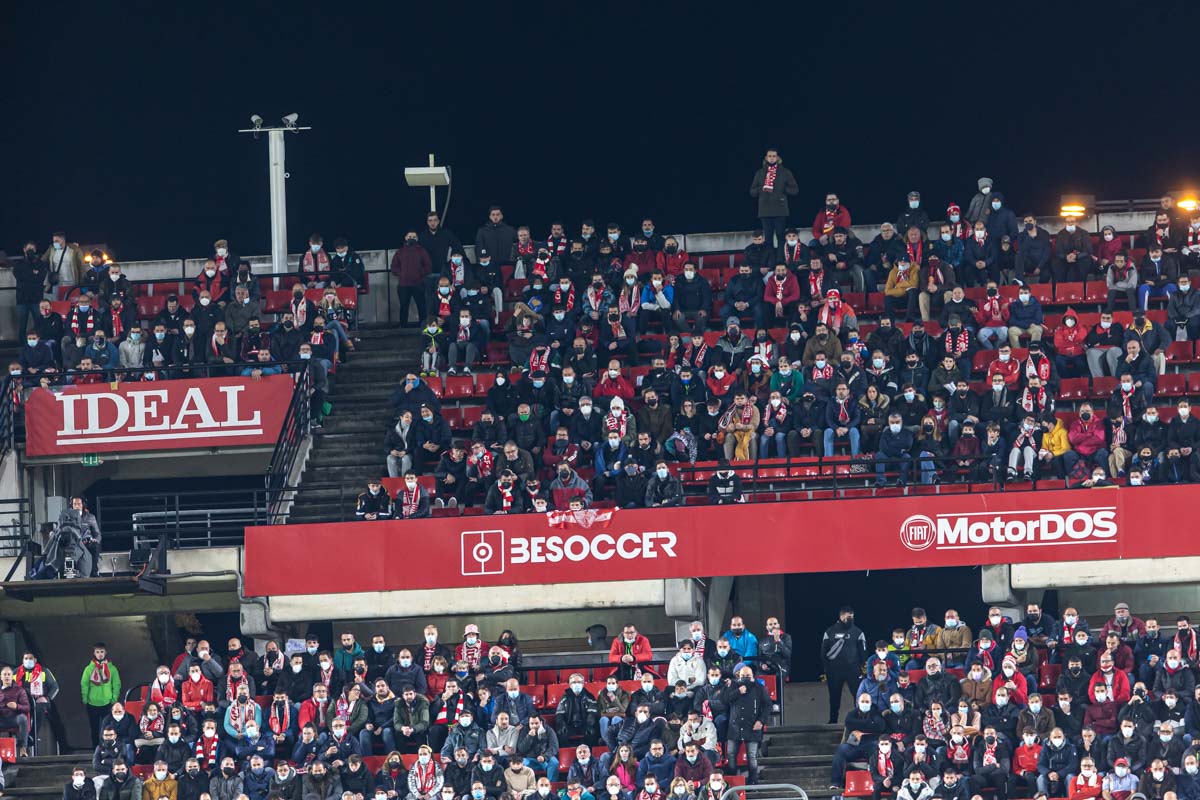 Fotos: Encuéntrate en la grada del Granada-Atlético de Madrid