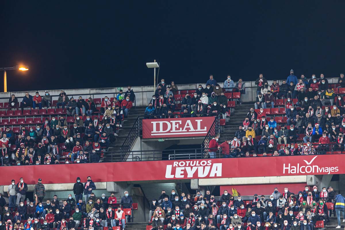 Fotos: Encuéntrate en la grada del Granada-Atlético de Madrid