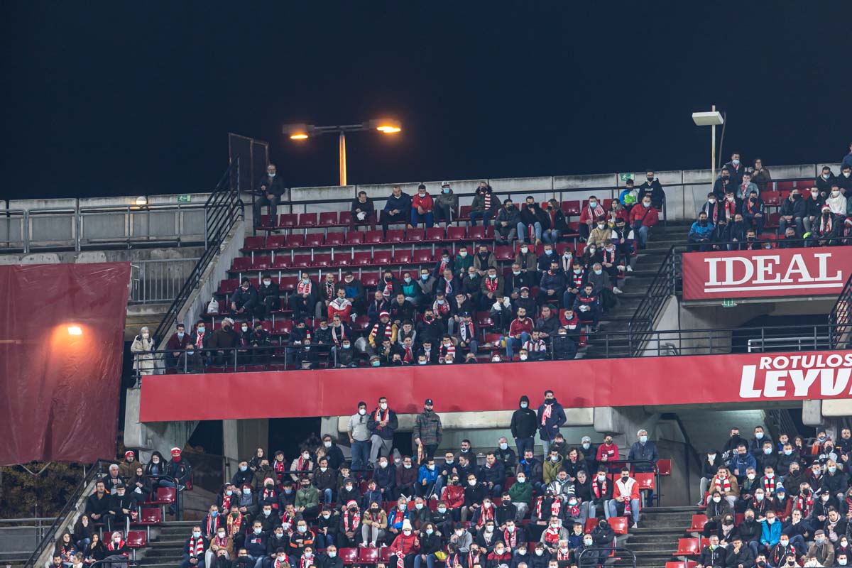 Fotos: Encuéntrate en la grada del Granada-Atlético de Madrid