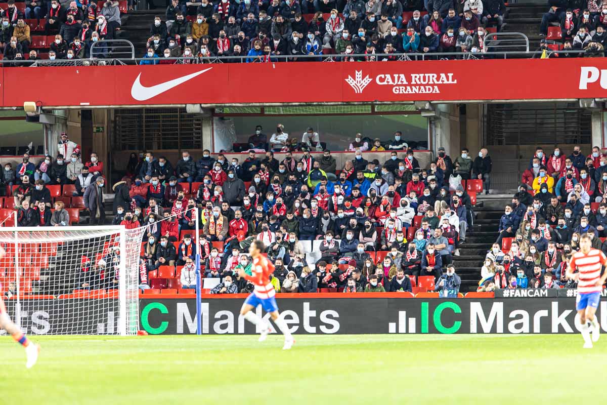 Fotos: Encuéntrate en la grada del Granada-Atlético de Madrid