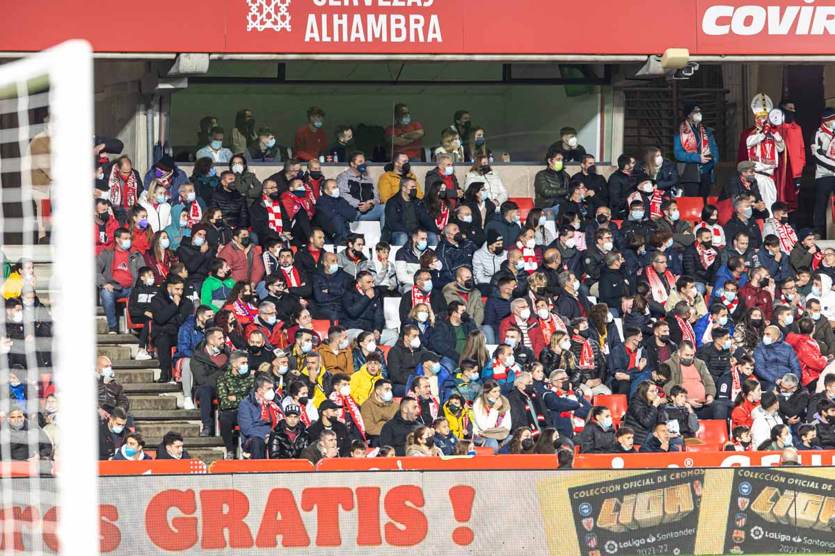 Fotos: Encuéntrate en la grada del Granada-Atlético de Madrid