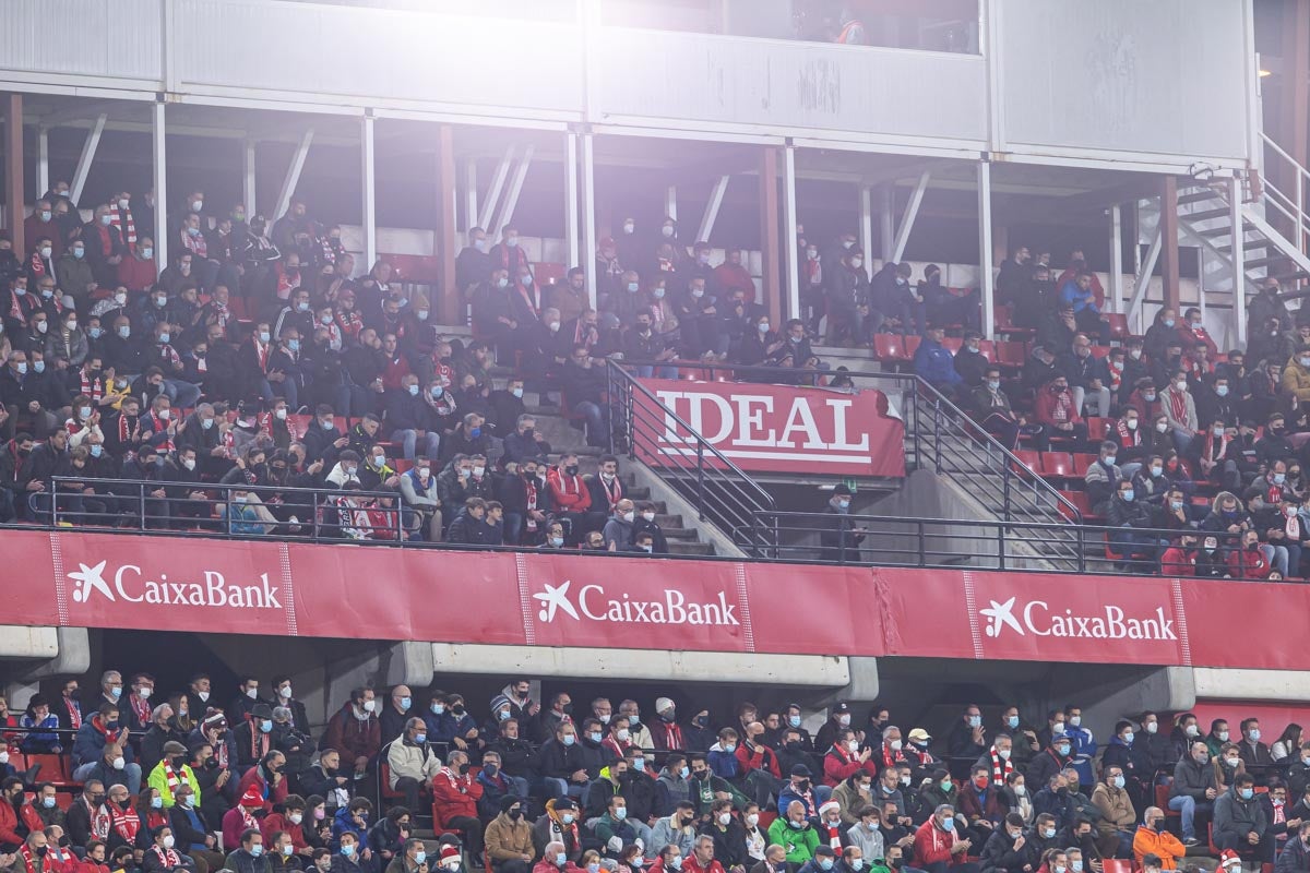 Fotos: Encuéntrate en la grada del Granada-Atlético de Madrid