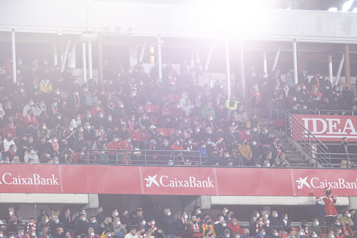 Fotos: Encuéntrate en la grada del Granada-Atlético de Madrid