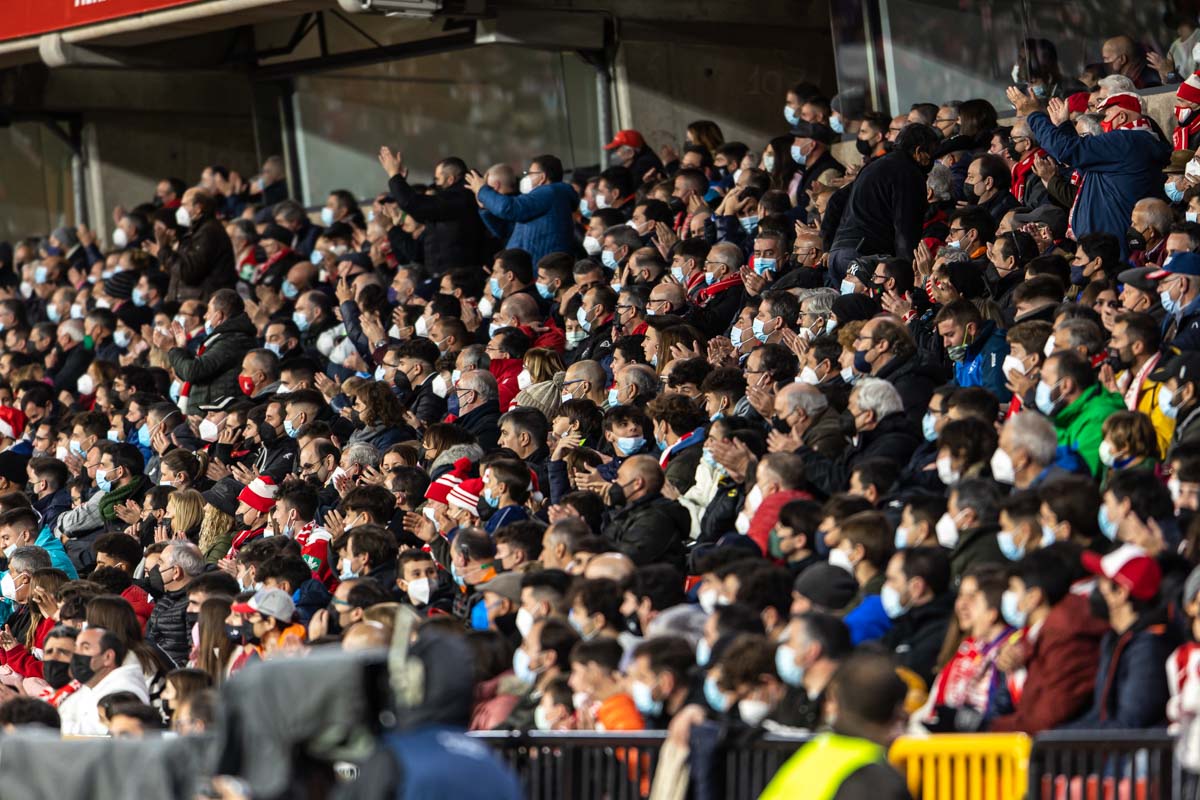 Fotos: Encuéntrate en la grada del Granada-Atlético de Madrid