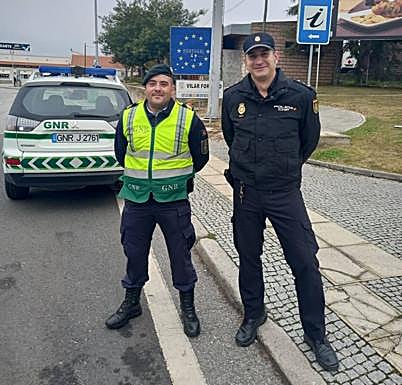 El sargento Oliveira y el agente Raúl González, del puesto de Fuentes de Oñoro.