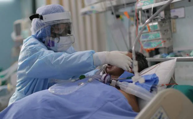 Andalucía registra 900 hospitalizados por covid con 150 pacientes en UCI