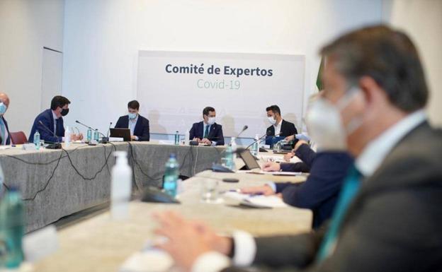 El comité de expertos adelanta su reunión a este lunes para estudiar nuevas medidas en Andalucía