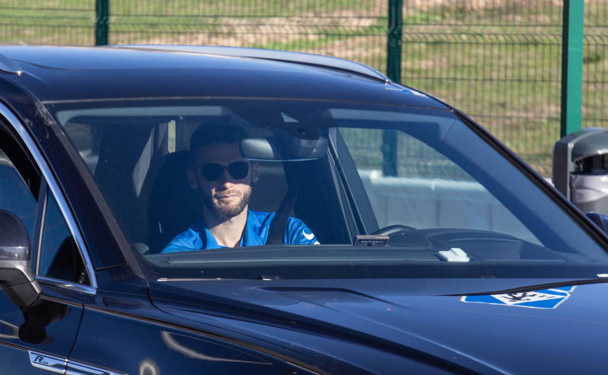 Domingos Duarte, a su llegada en coche. 