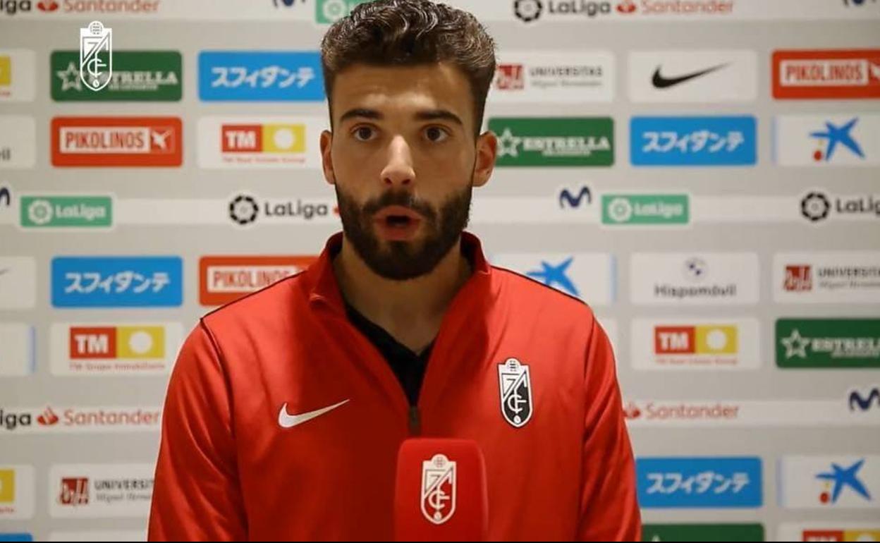 El luso durante su comparecencia en la zona mixta tras el partido. 