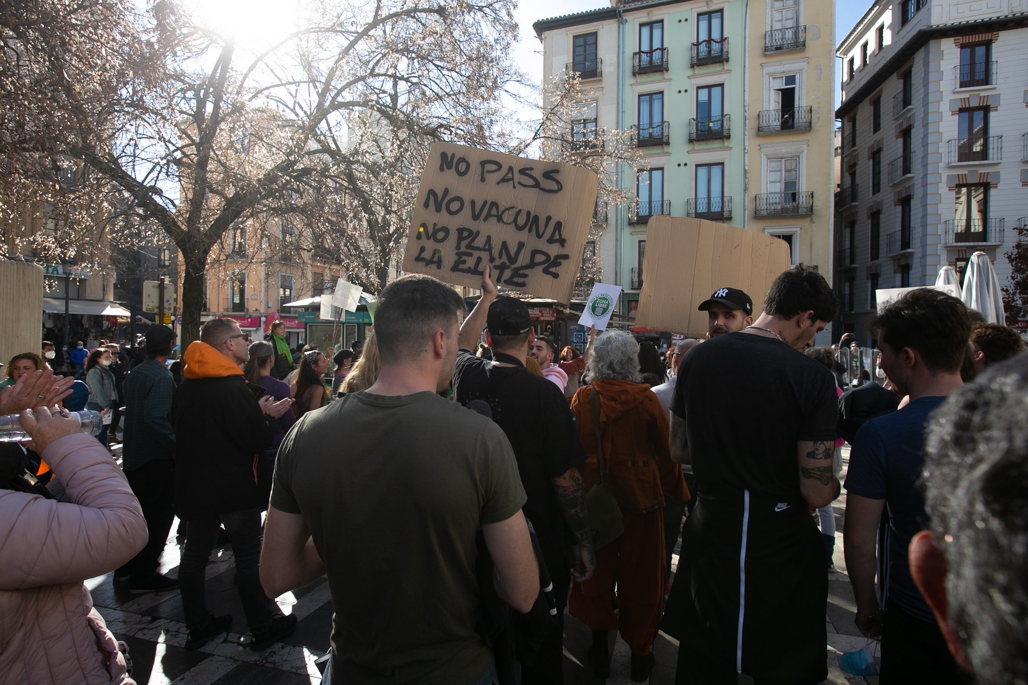 300 personas han protestado por la implantación del pasaporte covid